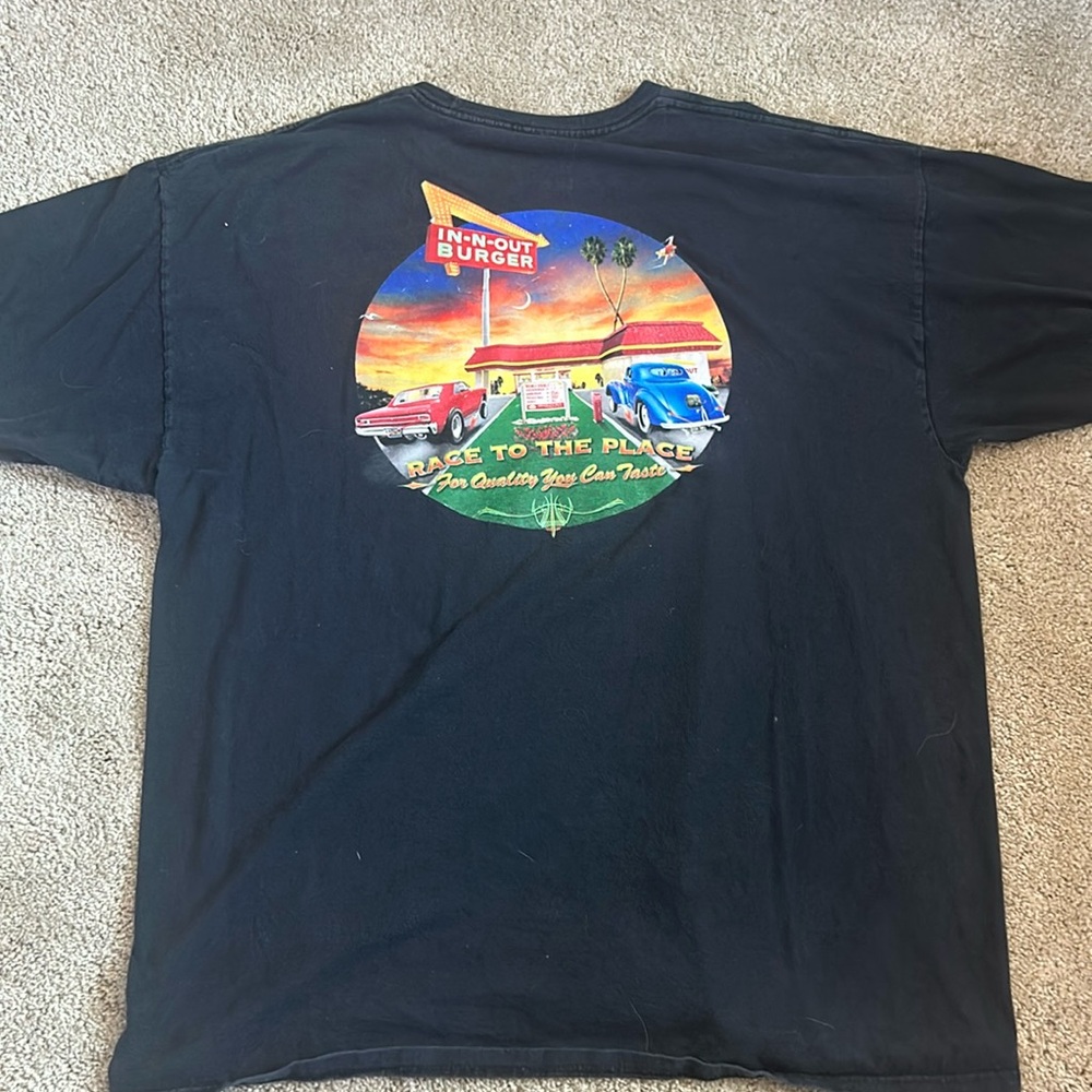 Vintage 2000s in n out car t shirt